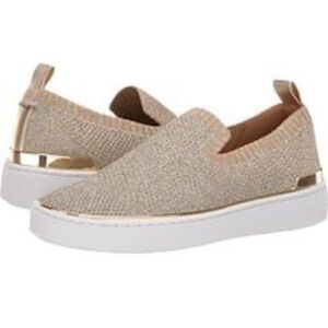 NWT Micael Kors Women’s Skyler slip on gold shoe size 9 never worn